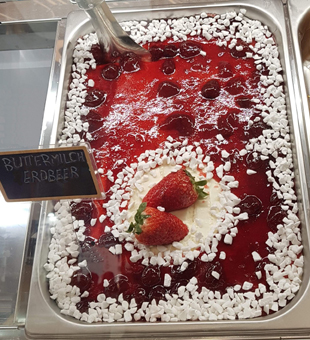 Eis & Gelati Buttermilch Erdbeer mit Baiser Streusel als Eis