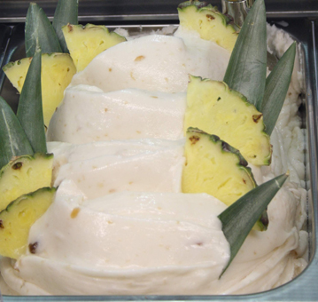 Eissorte Fruchteis Ananaseis. Eis mit frischen Ananas, Ananaspulpe oder gefrorenen Ananas und konzentrierter Fruchteispaste. GroßHandel Eis GmbH