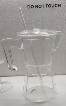 Kaffeeglas für Eiskaffee, Kaffee Latte mit Deckel. Wie Espressomaschinen Kaffeeglas für Eiskaffee, Kaffee Latte mit Deckel. Wie Espressomaschinen