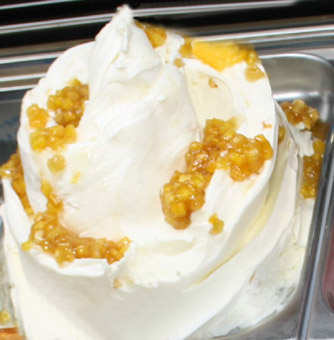 Eisidee Mascarponeeis mit Mangostücken Variation Eisidee Mascarponeeis mit Mangostücken Variation