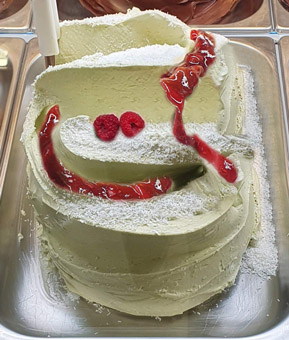 Eisidee Eis des Jahres 2026 Matcha Kokos Eis mit Variation Himbeer Eisidee Eis des Jahres 2026 Matcha Kokos Eis mit Variation Himbeer