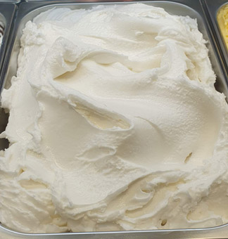 Eisidee Ananas Eis aus Fruchtpüree Ananas. Hawaii Ananas Eisidee Ananas Eis aus Fruchtpüree Ananas. Hawaii Ananas