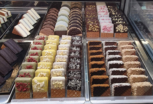 Eisidee Eis als Sandwich mit Schoko und Eisdekor Eisidee Eis als Sandwich mit Schoko und Eisdekor