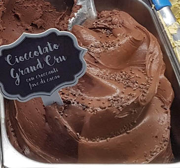 Eisideee: Schokoladeeis Grand Cru mit knusprigen Kakaobohnen